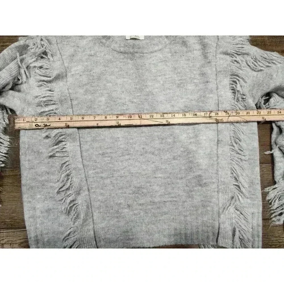 Elan Women's Gray Knit Soft Acrylic Blend CrewbNeck Cropped Top Sweater Size M - Picture 6 of 6